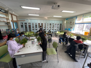 청도교육지원청 각남초, 생화로 크리스마스트리 만들기
