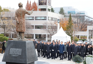 포항시, ‘절대적 절망은 없다’ 故 박태준 명예회장 13주기 추모