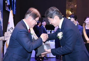 `제61회 대구·경북 무역의 날 기념식`개최 어려운 대외 환경 속에서 값진 수출 성과 이뤄낸 기업인들 격려