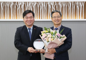 영양군, 저소득 취약계층 대상 국민건강보험료 지원 감사패 받아