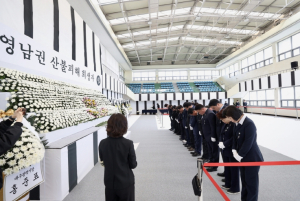 대구시의회, 영남지역 산불 피해 합동분향소 조문