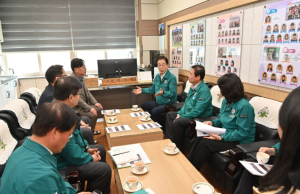 임종식 교육감, 산불 피해 막아낸 학교 방문해 교직원 격려