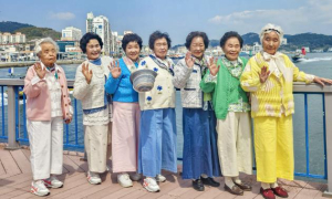 칠곡군 `여든 래퍼들, 랩으로 바다 여행에 초대하다`