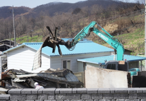 청송군, 산불 폐기물 신속 처리로 피해지역 복구 박차