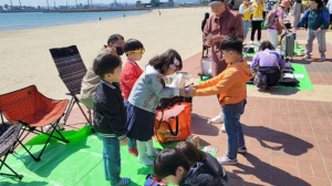 따뜻한 봄날, 시민들과 함께하는 ‘2025 포항 벼룩시장 교환장터’ 개장