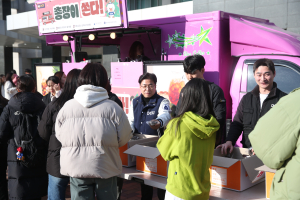 대구가톨릭대,  ‘총장이 쏜다!’ 기말고사 응원 간식 전달