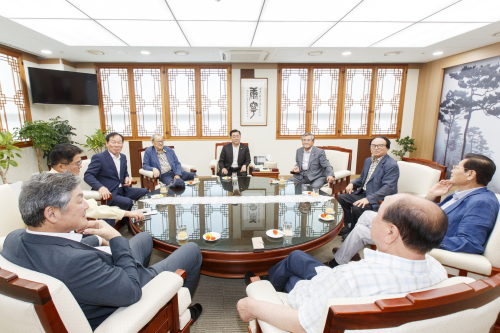 경북도의회 전·현직 의장 한자리…“지방의회 독립·자율성 강화해야”