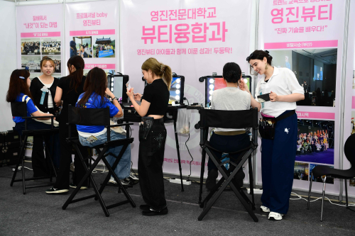 [르포] “K-뷰티, 대학에서 제대로 배워볼까”…다문화 청년 꿈 두드린 영진전문대