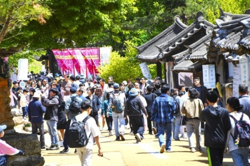 [기획] 관광객 240만 명, 문경에는 무엇이 남았나 (중)