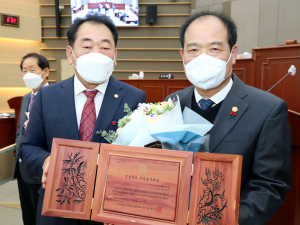 성주군의회 김영래·배재만 의원 `의정봉사상` 수상 영예
