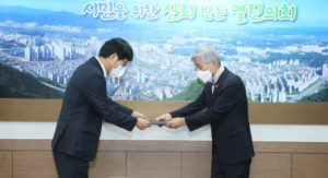 경산시의회, 인사권독립에 따른 첫 임용장 수여