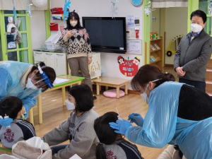 성주군, 어린이집 선제PCR 검사 긴급실시로 미접종 취약연령 보호에 적극 노력