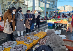 울진군, 설맞이 전통시장 소규모 장보기 나서