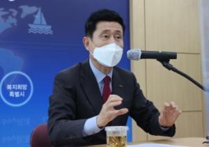 이강덕 포항시장, 포스코 지주회사 전환에 입장 발표