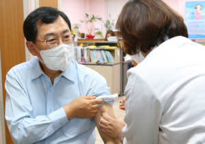 경주시 3차 접종률 50% 돌파... 시민 2명 중 1명 3차 접종 마쳐