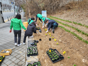 대구 북구 산격2동 새마을부녀회, 봄맞이 꽃심기 행사 실시