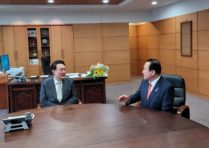 김영만 군위군수, 윤석열 당선인에 ‘군위군의 대구편입 속도 내 달라.’ 직접 건의