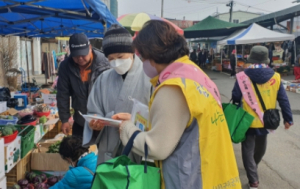 군위군, 안전한 장터 만들기! 자원봉사가 꽃피는 오일장 행사 진행