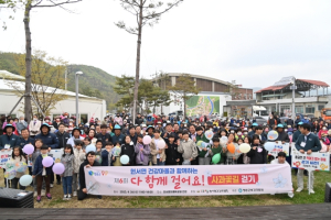 청송 군민, 사과꽃길 걸으며 행복·건강 충전!