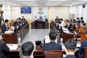 경북도의회 기획경제위원회, 조례안 및 동의안 심사