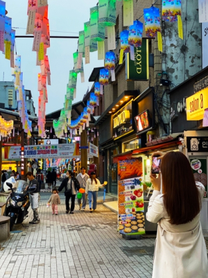 안동시, 문화광장길 화려하게 수놓은 소원등 새로운 야간 명소 각광