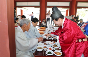 안동시, 제50회 차전장군 노국공주 축제 어버이날 맞아, 실버가요제 및 양로연 개최