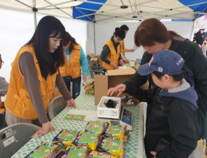 김천시 자원봉사센터, 어린이날 기념행사장 홍보부스 운영