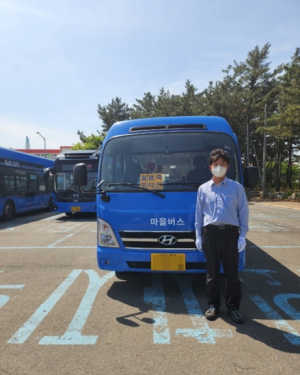 포항시 갑자기 쓰러진 시민, 마을버스 기사가 차 세우고 달려가 생명 구했다!
