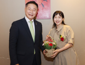 칠곡군, 평균 연령 85세 할머니들의 인생 처음이자 마지막 선생님들의 헌신‘감동’