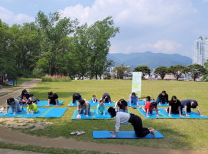수성구보건소, 가족과 함께하는 야외 힐링 요가와 명상프로그램 운영