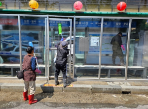 상주시 버스승강장 묵은 때를 벗고 클린업!