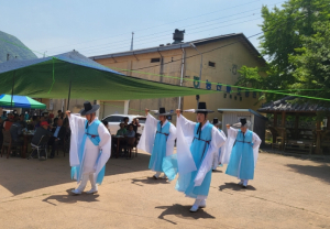군위군, 청아예술봉사단 ‘선비춤’ 공연 자원봉사