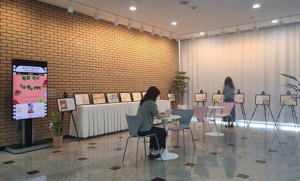 경산시립도서관 1층 로비, 시민들을 위한 `문화휴식공간`으로 재탄생