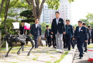 김장호 구미시장, 로봇이 동행한 2년차 첫 출근