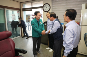 안동시, 민선 8기 1주년 권기창 시장, 첫 행선지는 새벽빛 밝히는 노동자 곁