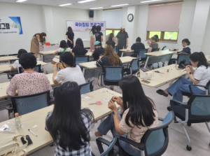울진군 아이누리장난감도서관‘육아힐링 가죽공예’원데이 프로그램 운영