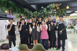 김천시, 300만 유튜버 ‘애정 Aejeong’ 청년몰 포도락 먹방