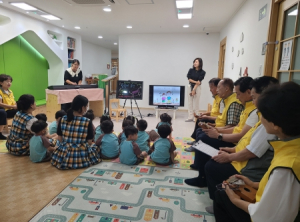 달성군 유가읍, 쌍계4리 경로당 회원 어린이집 방문 칼림바 공연