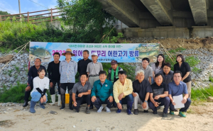 봉화군, 토종 민물고기 복원 위해 ‘붕어·잉어·미꾸리 어린고기’방류