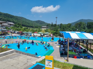 경주 화랑마을 야외 수영장, 1만 여명 다녀가… 지난해 대비 115% 증가