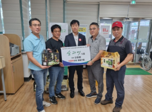 숲과 벗 오호환 대표, 경주시 성건동 행복공유냉장고에 자연을 선물하다