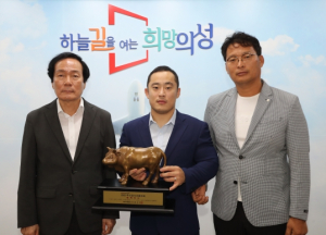 의성군 윤필재, 추석장사씨름대회서 통산 13번째 태백장사 등극
