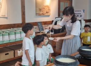 ‘야호, 콩의 변신 ’ 김천교육지원청, 쿠키 만들기 및 오물조물 두부놀이~