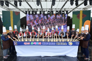 송이 향 따라, 한약우 맛 따라 봉화로 관광객들 발길 이어져 제27회 봉화송이한약우축제 개막