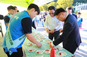 울진군, 제33회 경북도민생활대축전에서 신선 수산물 무료시식회로 큰 인기