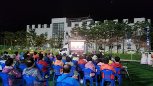 추억의 가설극장, 경주 안강 어르신들에게 큰 호응 얻어