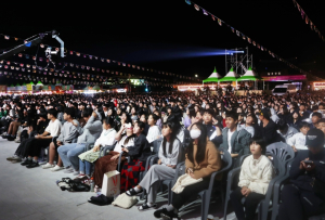 안동 K-POP 콘서트, 청소년 팬 7천여 명 매료 `탈춤 축제 흥행 불 지펴`