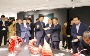 칠곡은 축제 중…4개국 정상급 작가가 펼치는 `칠곡국제트랜스미디어 축제` 막 올라
