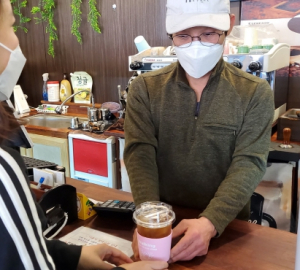 영양군보건소, 소상공인 카페 '건강 컵홀더' 지원