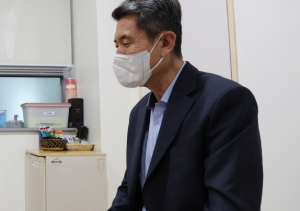 코로나19-인플루엔자 동시 접종 권장 … 첫날 이강덕 포항시장 접종